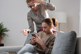 Když děti ovládají své rodiče. Slabé matky a otcové jim tak připravují peklo - Médium.cz